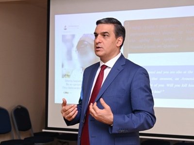 Арман Татоян представил французским парламентариям военные преступления Азербайджана