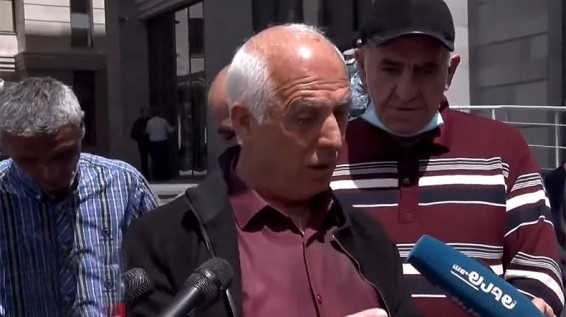 «Мы не хотим жить в другом месте, потому что тогда Гадрут забудут»: акция у здания МИД Армении