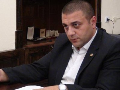 Իմքայլական պատգամավորը սկանդալ է սարքել սթրիփ-ակումբում, որտեղից նրան խայտառակ կերպով վռնդել են. 168.am
