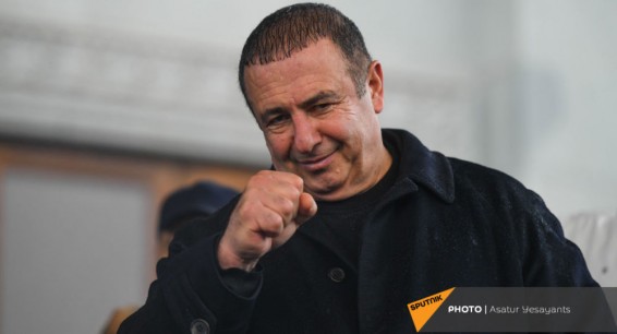 Царукян обещает в случае прихода к власти избавить граждан Армении от кредитов