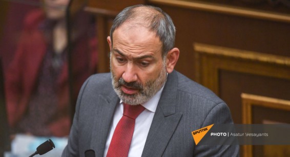 Кочарян и Саргсян внушили армянам на генетическом уровне страх войны – Пашинян