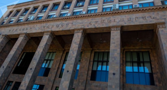 Омбудсмен Армении обратится в КС по вопросу поправок к закону о высшем образовании