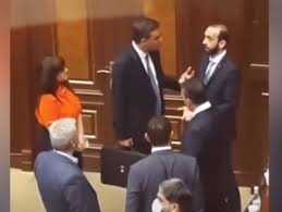 Մանրամասներ են հայտնի դարձել Արարատ Միրզոյան-Արման Թաթոյան հայտնի բանավեճից