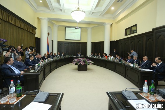 Ակնկալում եմ համարձակ քայլեր. վարչապետը ներկայացրեց նորանշանակ նախարարներին