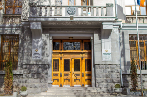 Վարդենիսում զորամասի տարածքը լքած զինծառայողին ծառայության վայրում ծեծի ենթարկելու, նրա նկատմամբ բռնություն գործադրելու մասին որևէ տվյալ այս պահին չկա. Դատախազություն