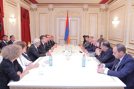 Գալուստ Սահակյանն ընդունել է Ֆրանսիայի Սենատի անդամի գլխավորած պատվիրակությանը