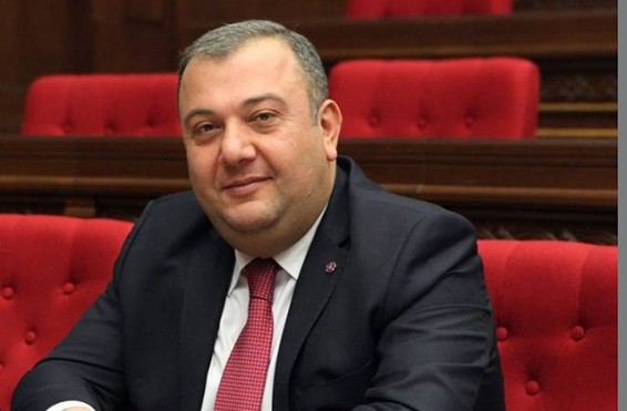 «Ամեն մի դուրսպրծուկ իրան քաղաքական գործիչ և վարչապետ է պատկերացնում…». Արթուր Թովմասյան