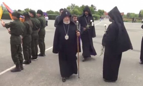 Католикос всех армян посетил мемориальный комплекс Сардарапат отдельно от Никола Пашиняна