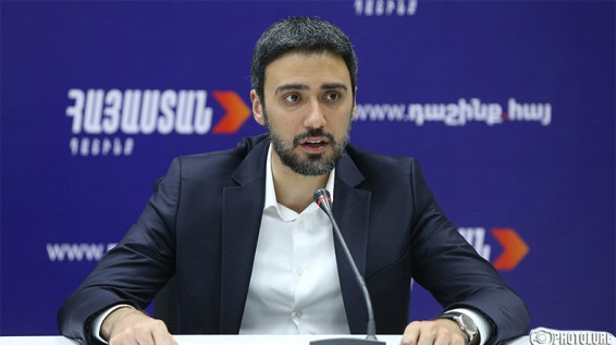 Այս իշխանություններն արդեն իսկ սկսել են ճնշումներ գործադրել դպրոցների տնօրենների և ուսուցիչների վրա․ Ա․ Վարդևանյան