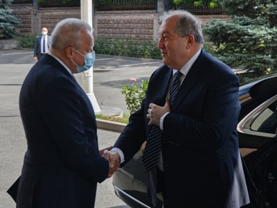 Արմեն Սարգսյանը այցելել է ՀՀ-ում ՌԴ դեսպանություն, հանդիպել դեսպան Կոպիրկինի հետ