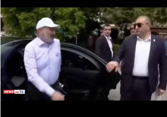 Аплодируйте!: Встречающим Пашиняна жителям Дилижана приказали встречать его с аплодисментами