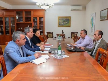 Արցախի պետնախարարն ընդունել է Կարմիր խաչի պատվիրակությանը