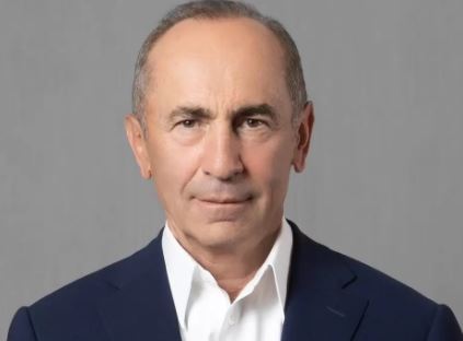«КП»: Политический истеблишмент Армении ставит на Кочаряна