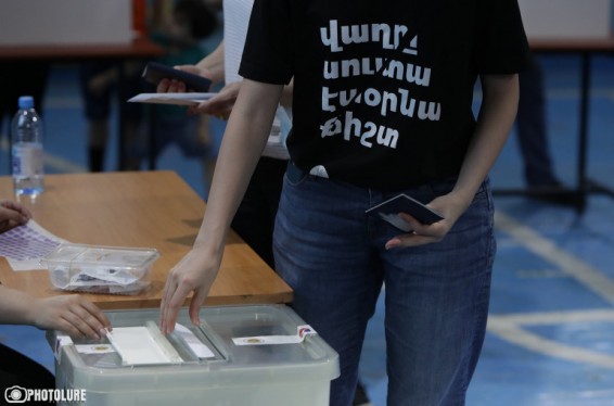 Քաղաքացին փորձել է ընտրատեղամասից դուրս բերել քվեաթերթիկ․ նրան և շտաբի պետին մեղադրանք է առաջադրվել