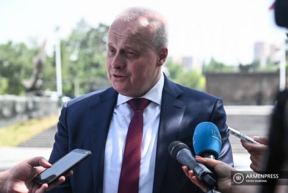 Комментарии Пескова и Захаровой относительно выборов в Армении выражают позицию Москвы: посол РФ