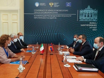 Արթուր Դավթյանը Սանկտ Պետերբուրգում երկկողմ հանդիպում է ունեցել Իտալիայի գլխավոր դատախազի հետ
