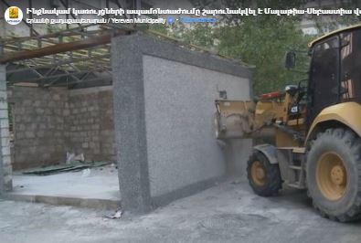 Власти Еревана продолжают сносить незаконные постройки в столице