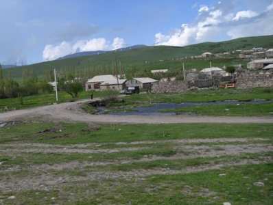 Կութ գյուղում մոտ 4 ժամ ծանր զինատեսակներից կրակոցներ են հնչել. գյուղապետ