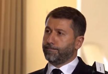 «Почему вы нас сравниваете с террористами?»: инцидент между главой Минюста Армении и представителями СМИ в правительстве