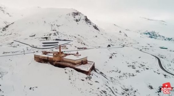 Покрытые снегом участки горы Арарат начали таять
