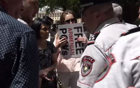 Родственники пленных отказались от «чиновничьих щедрот»: На встречу пойдут все, либо встречи не будет