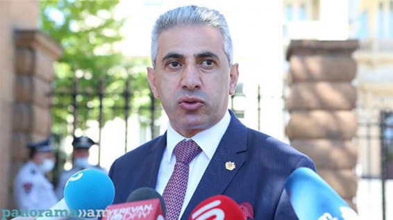 Էդգար Ղազարյան. Հայաստանը փաստացի ղեկավարում են սովորական խեղկատակներ
