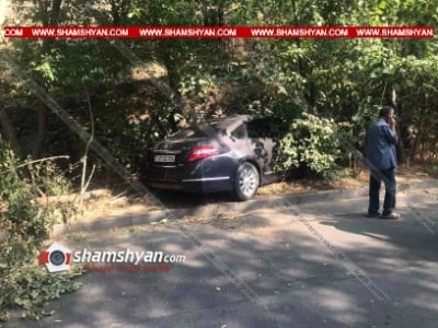 Հրազդանի կիրճում «Nissan Tiida»-ն դուրս է եկել երթևեկելի գոտուց և ծառին բախվել