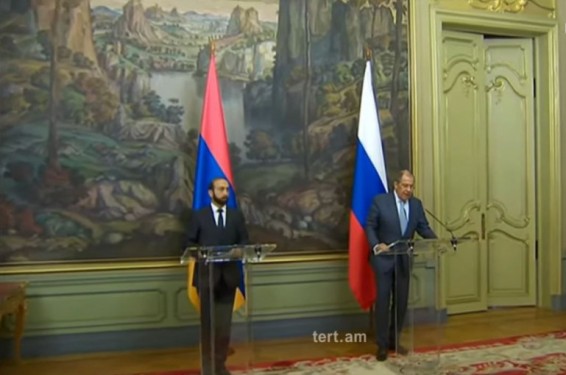 Բոլոր հարցերն անհրաժեշտ է լուծել բացառապես քաղաքական-դիվանագիտական մեթոդներով, իսկ երկարաժամկետ կարգավորումը հնարավոր է միայն սահմանազատման և սահմանագծման միջոցով. Լավրով