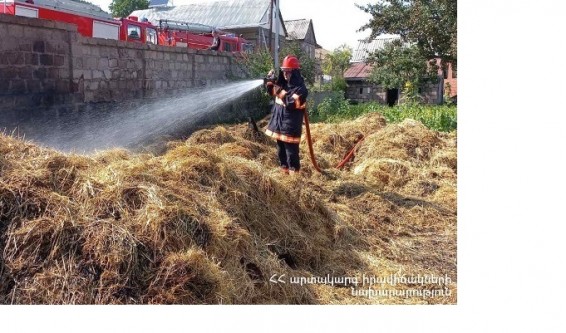 Սևան քաղաքում մոտ 3 տոննա անասնակեր է այրվել