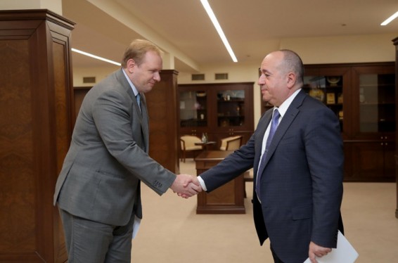 Պաշտպանության նախարարն ընդունել է «Հարավկովկասյան երկաթուղի» ՓԲԸ գլխավոր տնօրենին․ կողմերը քննարկել են երկկողմ հետաքրքրություն ներկայացնող մի շարք հարցեր