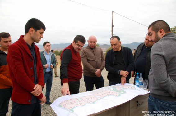 Ազոխ, Դրախտիկ, Քարին տակ և  Ավետարանոց համայնքներից տեղահանվածների համար կկառուցվի շուրջ 550 առանձնատուն. Արցախի նախագահը ներկա է գտնվել շինարարության մեկնարկին
