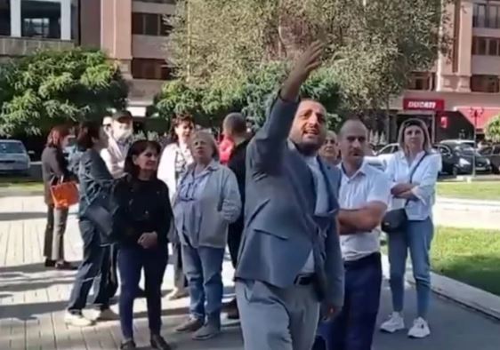 В центре Еревана подвергли приводу протестующих против вакцинации: они выкрикивали обвинения в адрес Минздрава