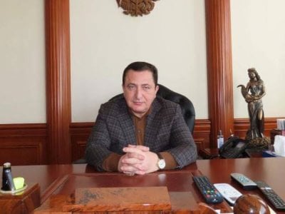 Դատարանը հեռացել է խորհրդակցական սենյակ՝ Դավիթ Գալստյանին կալանավորելու միջնորդության հարցով որոշում կայացնելու