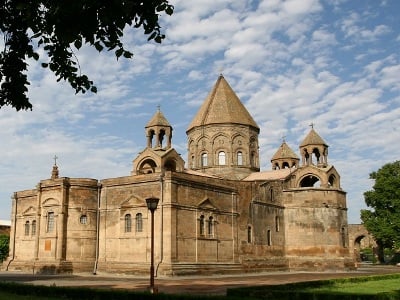 Գարեգին Բ-ի տնօրինությամբ եկեղեցականների նոր նշանակումներ են արվել
