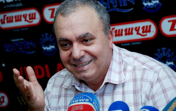 Экс-премьер Армении предлагает взимать налог на недвижимость с госструктур и церкви
