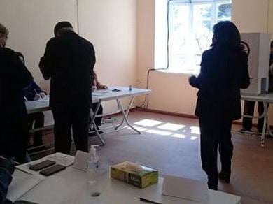 Ժամը 14.00-ի դրությամբ ընտրություններին մասնակցել է 268 ընտրող կամ ընտրողների 36.1 %. ԱՀ ԿԸՀ