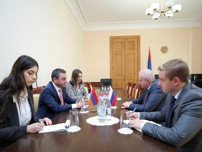 Вице-спикер НС Армении Ишхан Сагателян принял посла РФ Сергея Копыркина