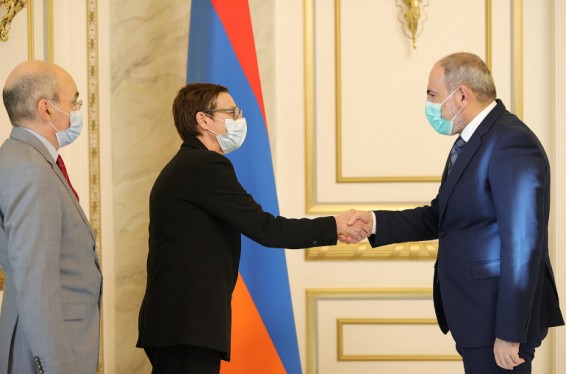 Փաշինյանը Ֆրանսիայի դեսպանի հետ քննարկել է երկկողմ հարաբերությունների օրակարգային հարցերն ու նախատեսվող քայլերը