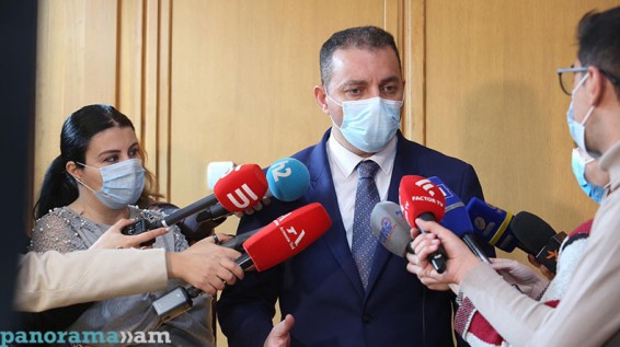 Պետք է զարմանք՝ հայտնեմ, որ Մայր Աթոռը չի առաջարկել դեկտեմբերի 31-ը, հունվարի 1-ը չնշել, որովհետև եկեղեցական տոներ չեն. Քերոբյան