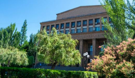 Вузы в Армении перейдут на очную форму обучения с 15 ноября - министр
