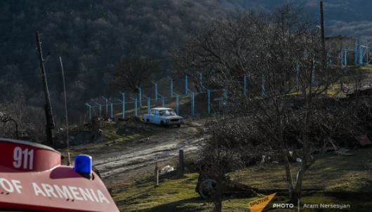 Машина вице-премьера не застревала в грязи на дороге в село Барцраван – власти Сюника