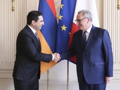 Ալեն Սիմոնյանը Փարիզում հանդիպել է Ֆրանսիայի ԱԺ նախագահ Ռիշար Ֆեռանի հետ