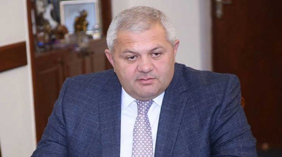 Վանաձորցին նման բան թույլ չի տա և այդ մամլիչ մեքենայի բռունցքը կջարդի