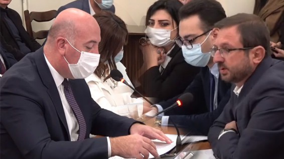 Մանուկյան. Քննություն իրականացրե՞լ է, թե ինչու առաջնագծում զինվորականները ոչ թե կրակելով են պաշտպանել սահմանը, այլ ուղղակի ծեծկռտուքի միջոցով