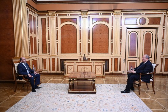 Նախագահ Արմեն Սարգսյանն ընդունել է «Լուսավոր Հայաստան» կուսակցության ղեկավար Էդմոն Մարուքյանին