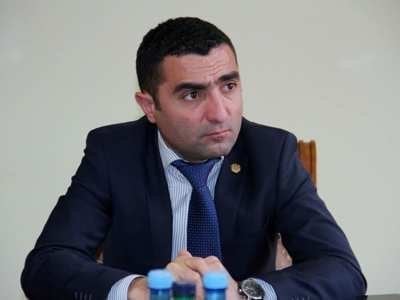 «Հրապարակ». Ռոմանոս Պետրոսյանը ՔՊ շտաբում «ռազբորկաներ» է սկսել եւ սպառնացել