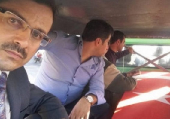 Թուրքիայում իմամը սելֆի է արել մահացած զինծառայողի դագաղի կողքին