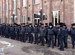 Վարդենիսում տեղի է ունենում նորընտիր համայնքապետի երդմնակալության արարողությունը. մեծ թվով ոստիկաններ կան. (ուղիղ)