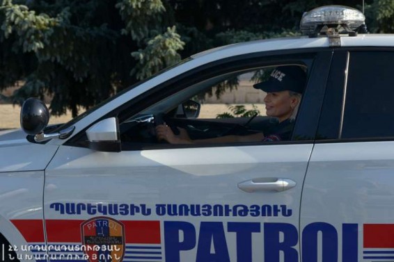 Պարեկային ոստիկանները բերման են ենթարկում այն անձանց, ովքեր խախտում կատարելուց հետո իրենց կաշառք են առաջարկում