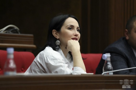 Գեղամ ջան, մենք միասին աշխատել ենք, Տիգրանակերտում մեծ հաճույքով Նոր տարվա գիշեր ենք ացկացրել, մրսել ենք, լացել ամբողջ գիշեր մեր հայրենիքի ճակատագրի համար․ Լուսինե Բադալյանը՝ Գեղամ Մանուկյանին